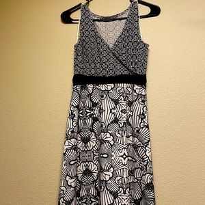 EUC Lola Athletic casual knee length dress